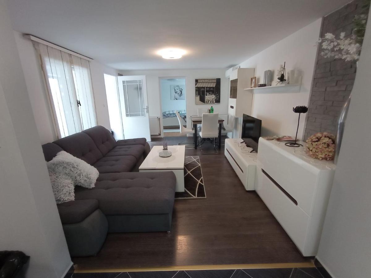 Petra Appartement Ðakovo Buitenkant foto